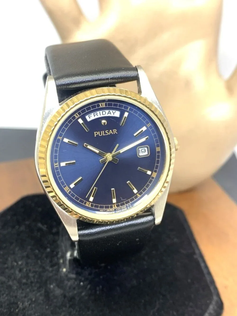 Pulsar Men's Watch V744-0A20 Vintage Quartz Blue Dial Day Date Black Leather